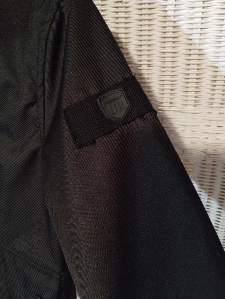 CHAQUETA NEGRA CON CAPUCHA URBAN REPUBLIC PARA NIÑOS Talla 4 Forro de piel sintética Muy Bonita y Cálida  Foto 4 de 4