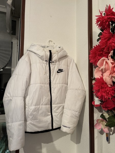 abrigo de nike blanco