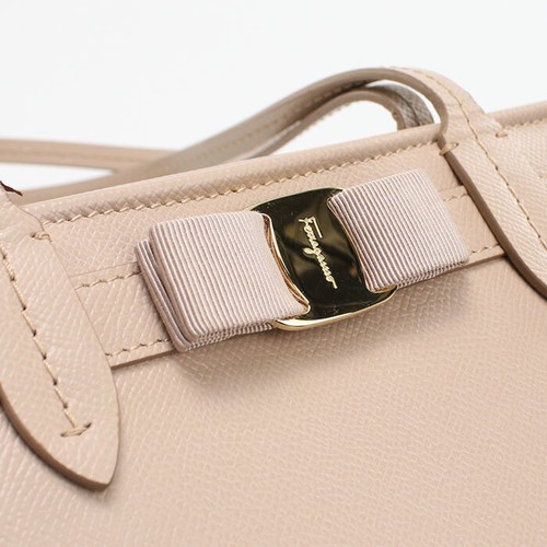 Used Good Condition FERRAGAMO Ferragamo Tote Bag 21 H989 Vara Ribbon Ladies Beig - Picture 9 of 10