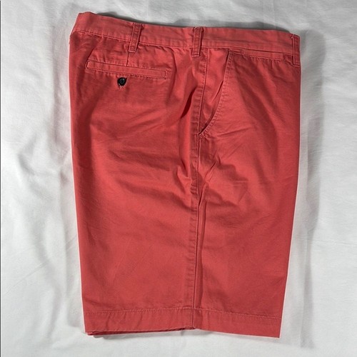 Pantalones cortos chinos Gap para hombre rojo coral básico frente plano 10" entrepierna - talla 40 - Imagen 9 de 12