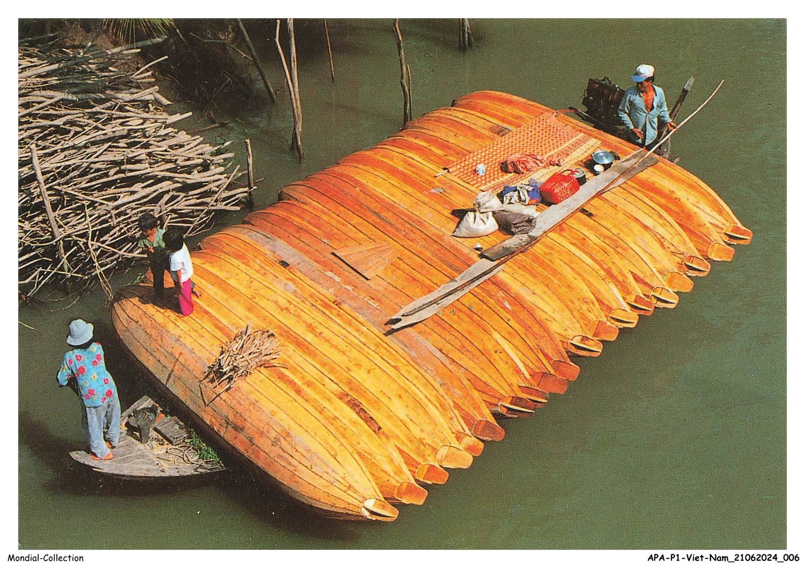 APAP1-0004-VIET-NAM - Grandes Y Pequeñas Barcas