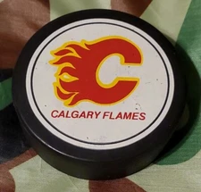 CALGARY FLAMES NHL VINTAGE OFFICIAL HOCKEY PUCK MADE IN 🇨🇦 VICEROY MFG.
