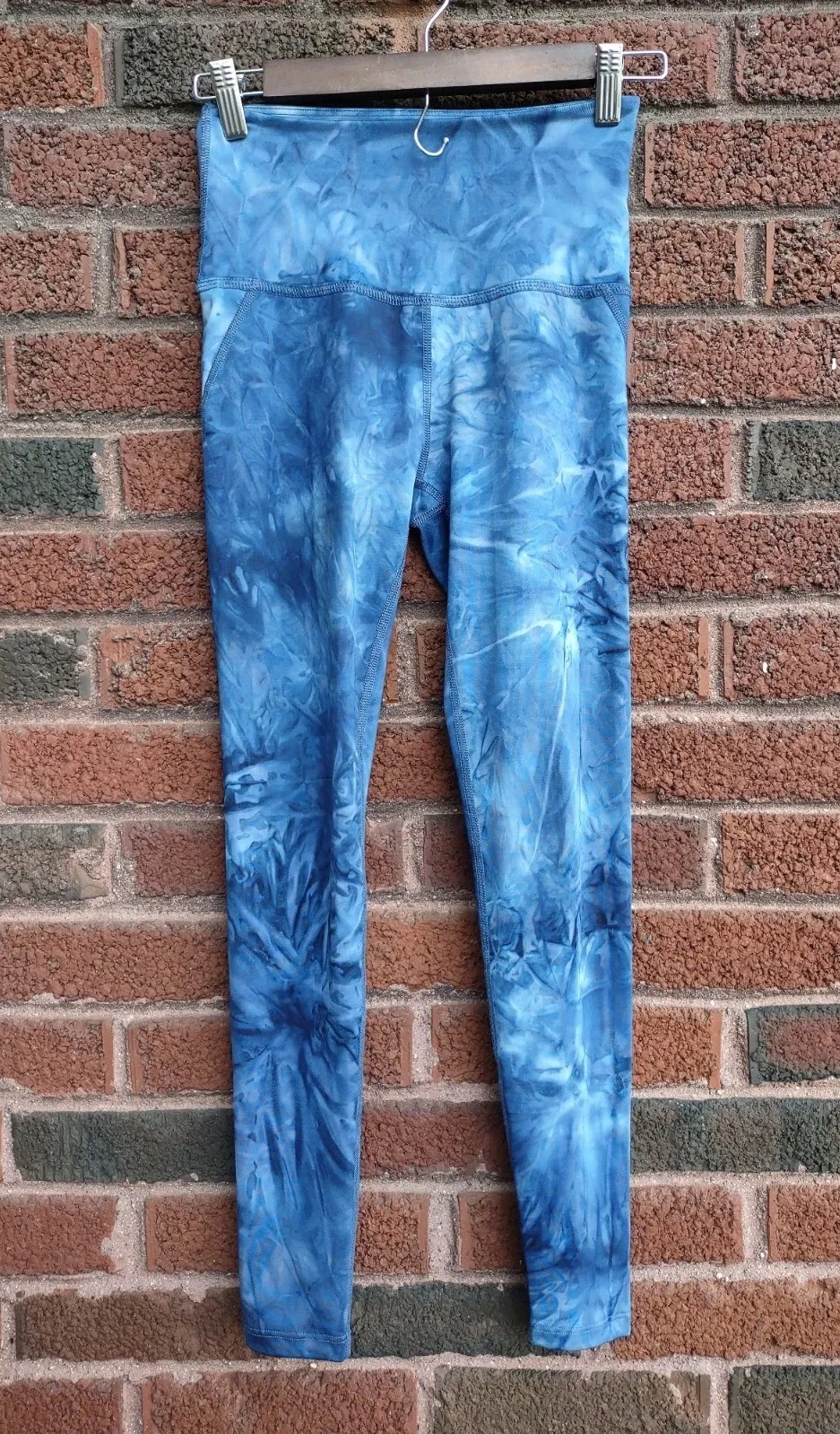 beyond-yoga smokeshow wave high waisted yoga leggings
