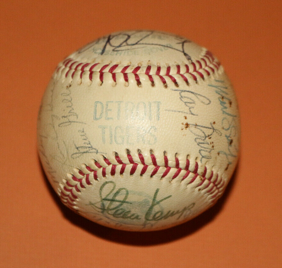Rare original 1977 DETROIT TIGERS team signed Baseball Fidrych