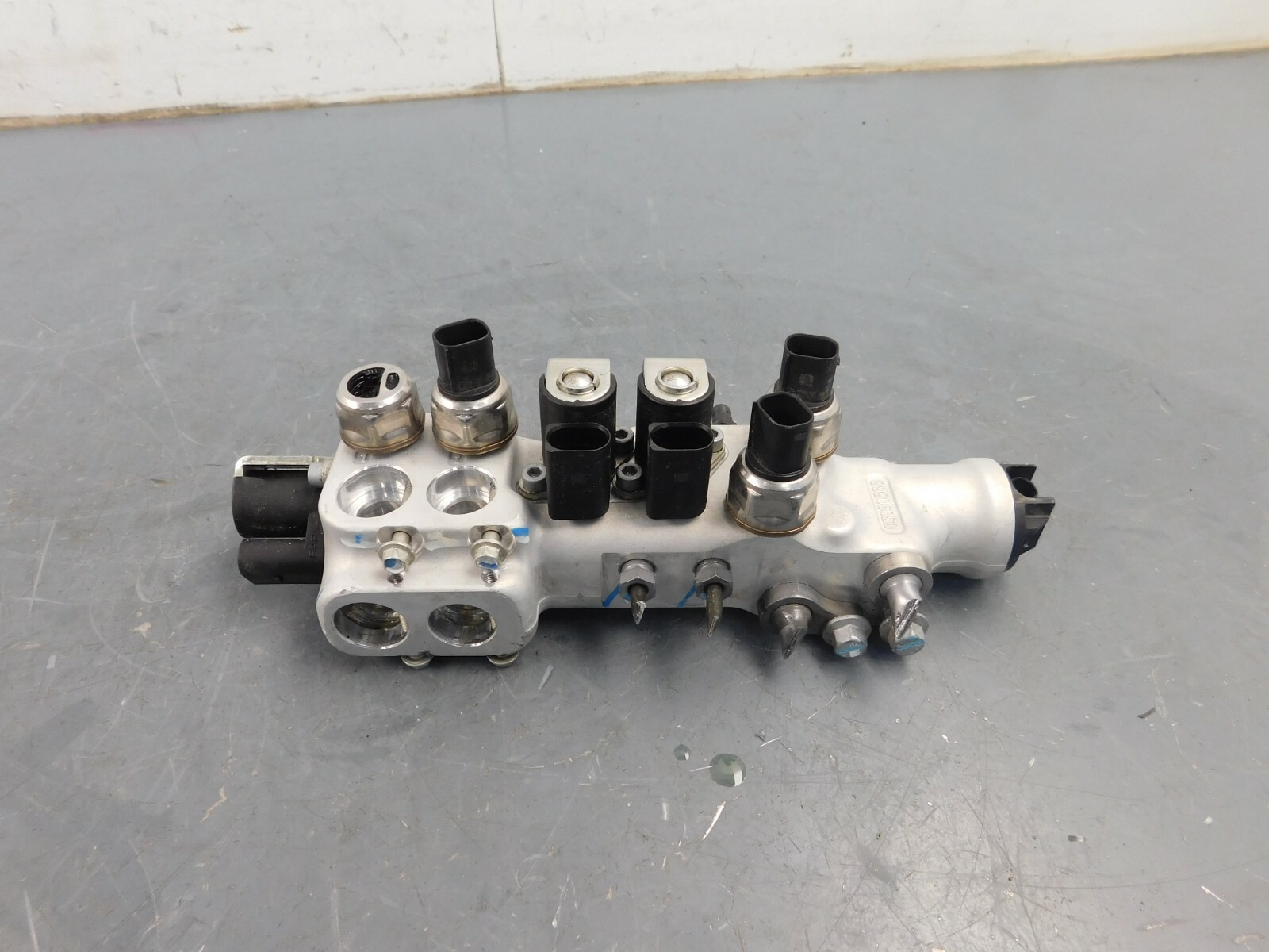 2019 17 18 20 McLaren 720S 720 Suspension Valve Block #3055 C6