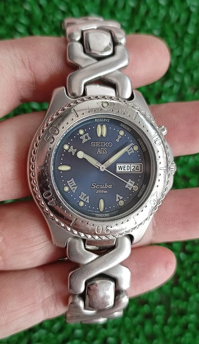 NICE SEIKO AGS KINETIC 5M23-6B60 SCUBA 200M. BLUE DIAL STAINLESS STEEL WATCH