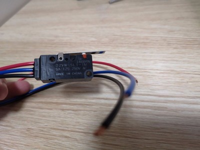 1PCS   D2VW-5L1-1M D2VW5L11M Miniature Basic Switch -New   #W6*