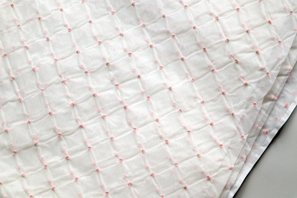 Tela de organza transparente vintage punto blanco rosa 66 pulgadas por 47 pulgadas ideal para bebé Foto 2 de 4