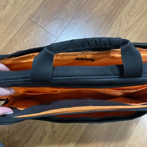 Solo New York Ace Slim Briefcase for 13'' To 15'' Laptop used Lightly with Strap - Picture 13 of 16