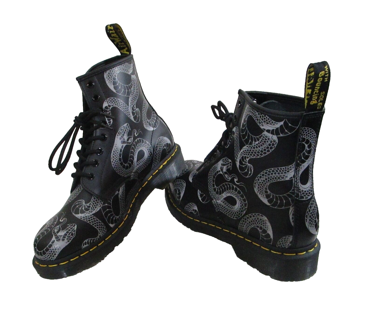 靴 Dr.Martens 1460 1460 Crazy Horse Leather Lace Up Boots in Brown | Dr. Martens