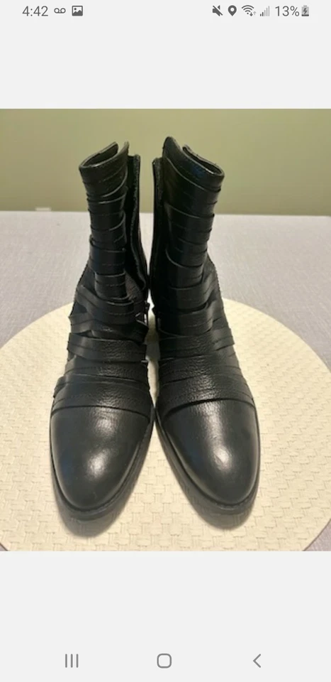 Botines Negros De Colección Talla 8.5 Dos Labios Cuero Grueso Años 90 Y2K Botines Usados en Excelente Condición  Foto 2 de 4