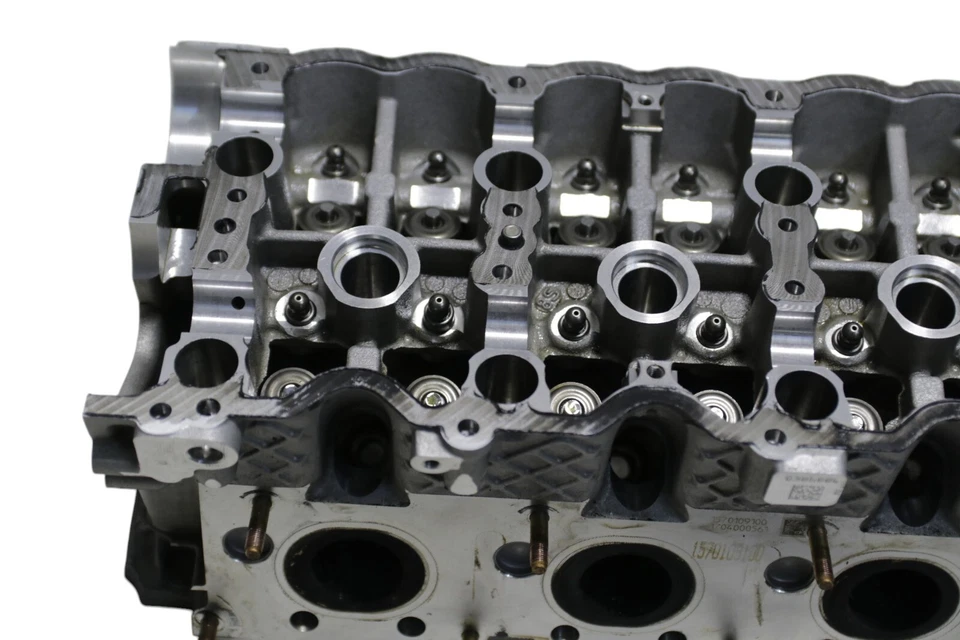 Culata del motor lateral derecho Mercedes-Benz E63 CLS63 AMG 5,5 L 2012-2018 FABRICANTE DE EQUIPOS ORIGINALES Foto 2 de 4