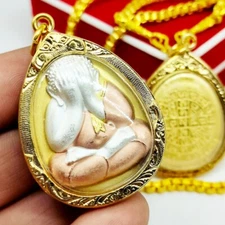 Phra Pidta Thai Amulet Sak Yant Buddha Hands Covering Eyes Gold Silver Plated