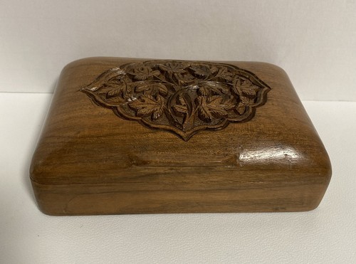 Vintage Handarbeit tief geschnitzt Holz Klappdeckel Schmuck Box mit Blattdesign