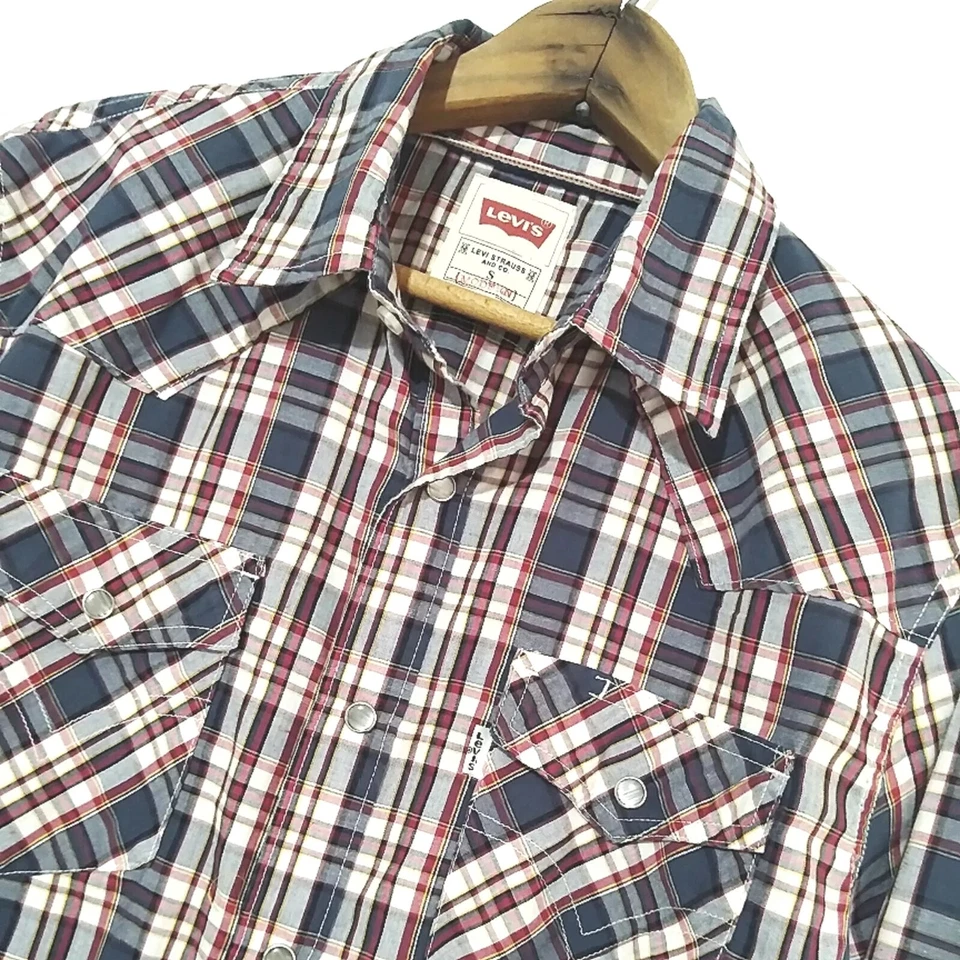 Levi's Men's Western Style Button Front Shirt Small Long Sleeve Modern Fit Shirt - Image 3 of 4