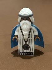 THE LEGO MOVIE Wizard VITRUVIUS Figure Minifigure with Medallion