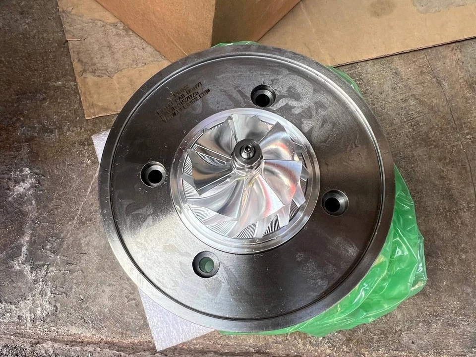 Cartucho turbocompresor BMW i8 2015-2020 / CHRA - nuevo OEM / mercado de accesorios Foto 2 de 4