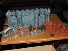 1960's Multiple Products Medieval Castle Knights Playset READ