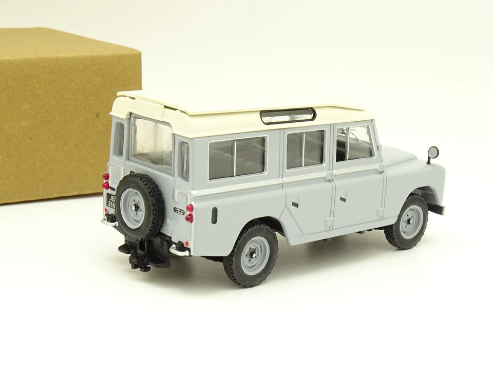 IXO SB 1/43 - Land Rover Serie III 109 Grigio 1978 - Immagine 2 di 2
