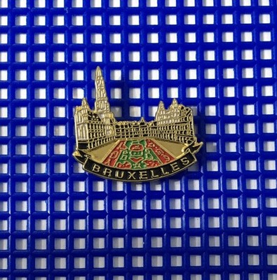 Vintage BRUXELLES Grand Place Brussels Belgium City Souvenir Lapel Hat Pin