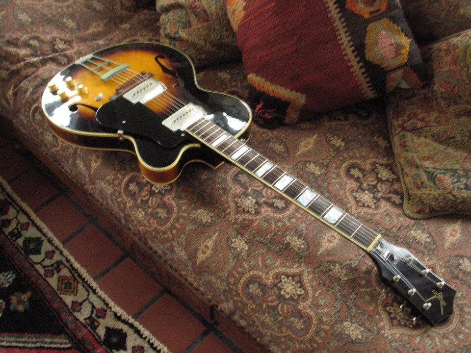 Beautiful ca. 1961 Kay Swingmaster Thinline Archtop Electric Guitar with Case - Image 2 of 4