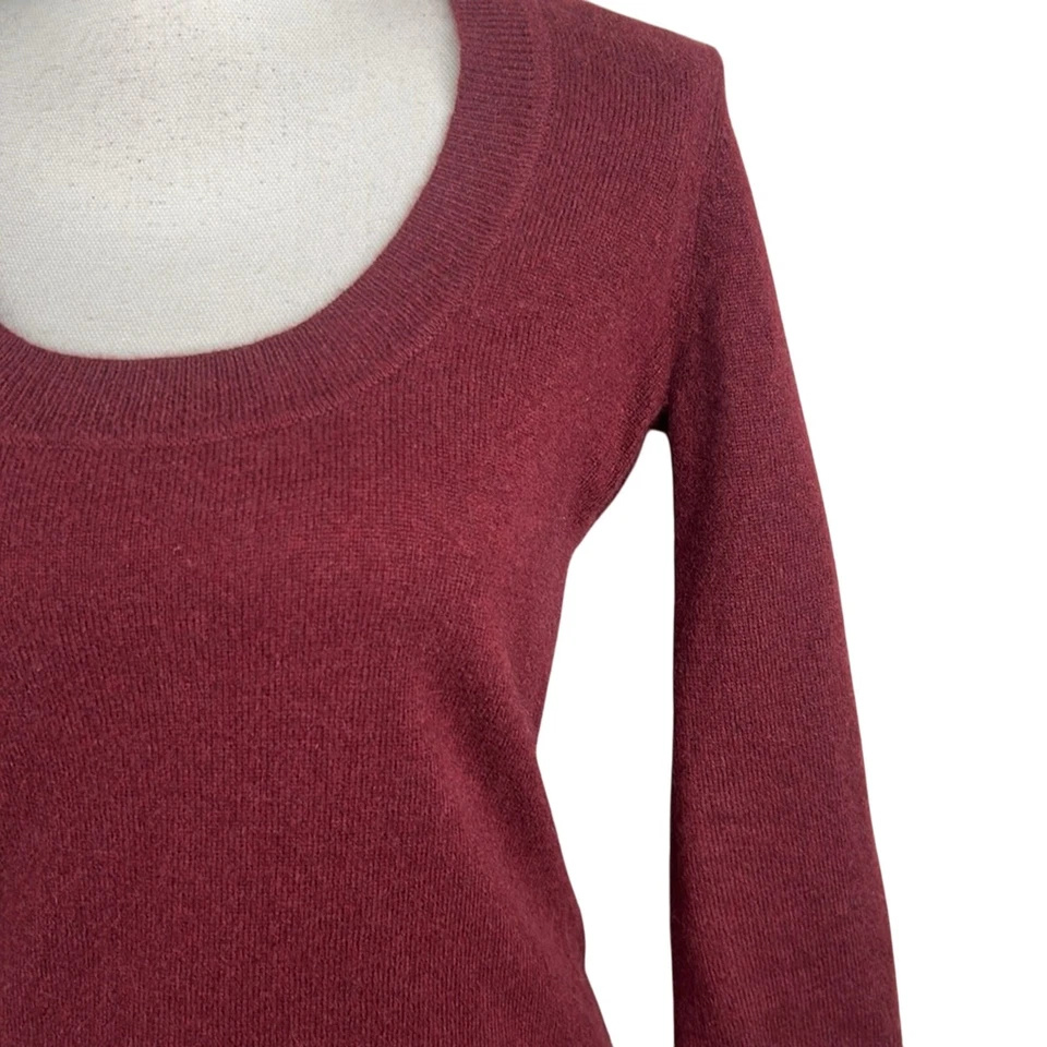 Свитер Barneys New York 100% кашемир бордовый с глубоким круглым вырезом рукав 3/4 размер маленький - Изображение 2 из 4