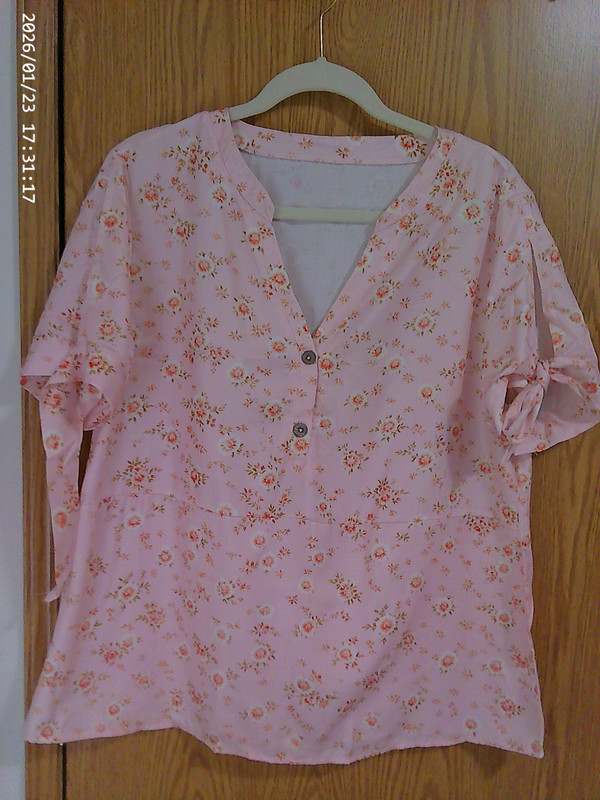New Women's 2XL Pink Floral Top W/Sleeve Tie & Slits (See Sizing Below)
