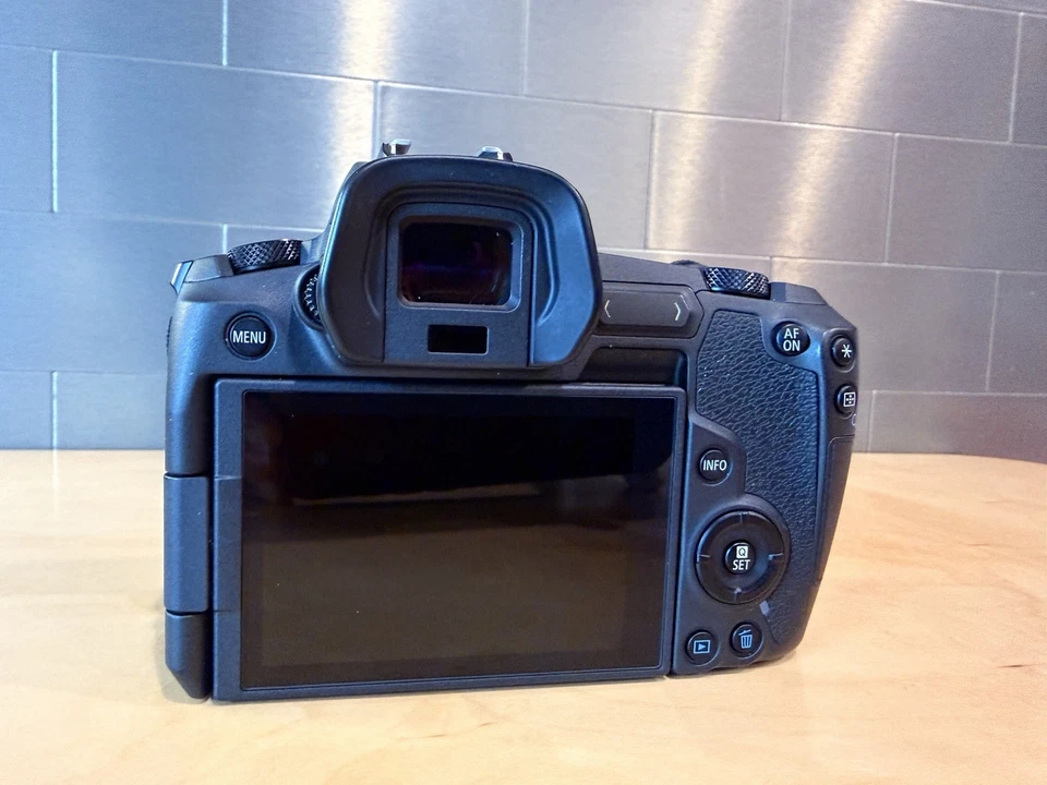 Canon EOS R Mirrorless Camera Body – Very Lightly Used – Excellent Condition - Image 4 of 4
