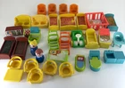 Lot Of Vintage Fisher Price Little People Family House Furniture Bathroom Beds