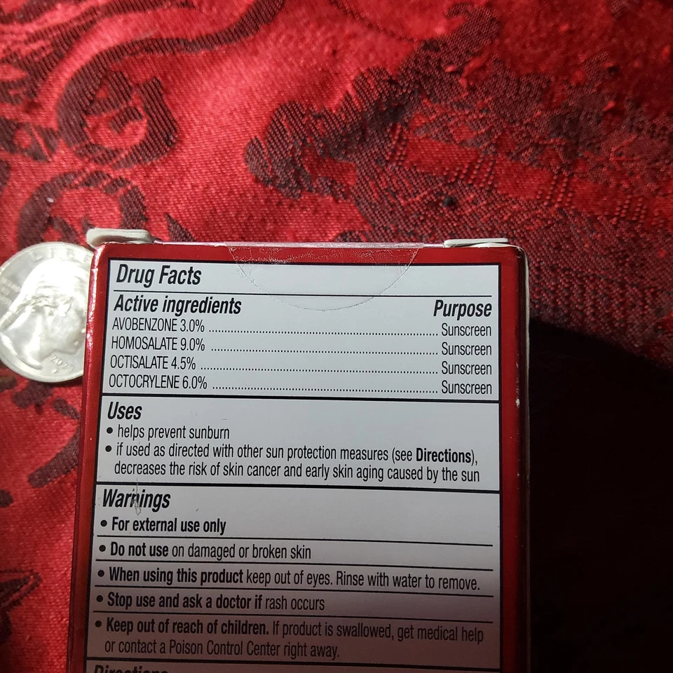 Crema multiescultural y toallitas limpiadoras Olay SPF 30 Foto 3 de 3