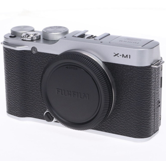 FUJIFILM X-M1 ミラーレス　16-50mm　予備バッテリー2個付 FUJIFILM X-M1 Mirrorless Digital Camera with 16-50mm 16391516