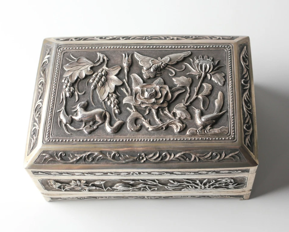 Китайская экспортная коробка на ножках из стерлингового серебра начала 20 века - Изображение 2 из 4