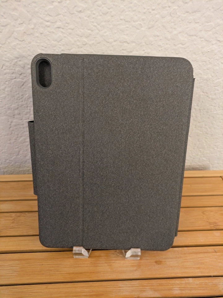 Logitech Foliotouch Keyboard Case YU0048 for iPad Pro 11” Pre-Owned Untested - Image 4 of 4