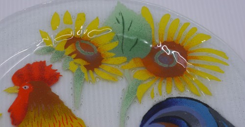 FUSED ART GLASS PLATE, PLATTER, ROOSTER & SUNFLOWERS, WILLIAM McGRATH, 10.75 IN - Picture 2 of 6