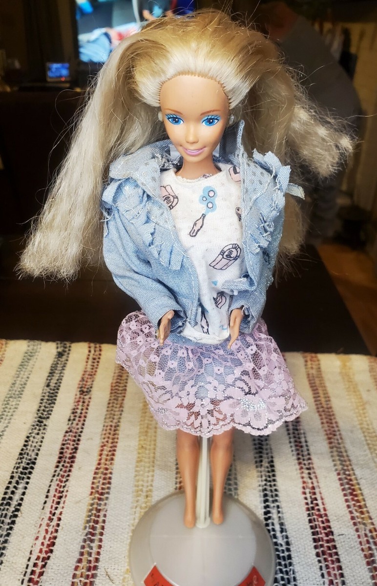 BARBIE SUPERSTAR FASHIONS #2481 veste en fourrure bleue dramatic blue and silver EUR 30,00 - FR