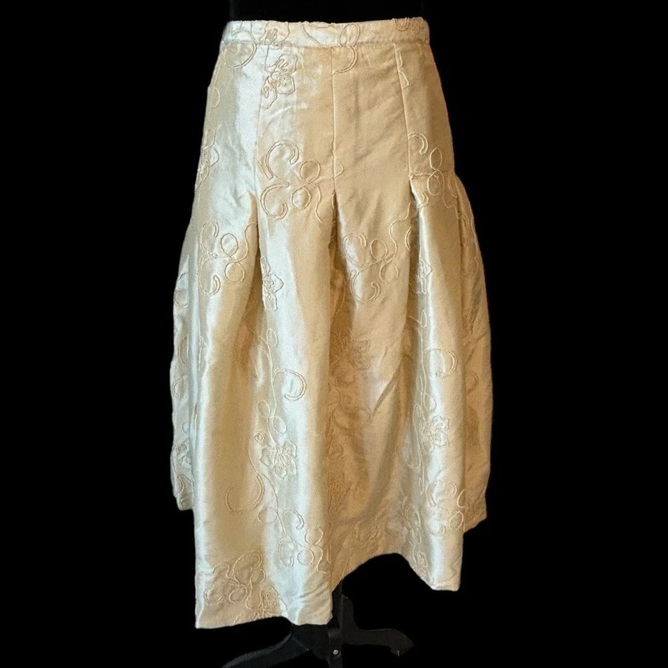Falda bordada tafetán crema Simon Chang talla 8 D24 Foto 2 de 4