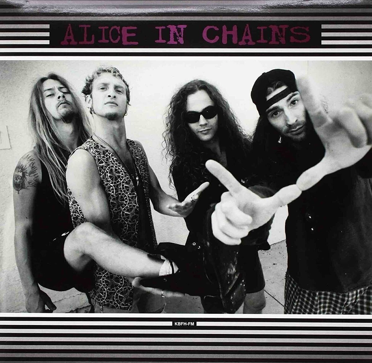 ミュージシャン ALICE IN CHAINS ALICE HANGING 1992 LS Alice in Chains' Facelift was released 35 years ago today