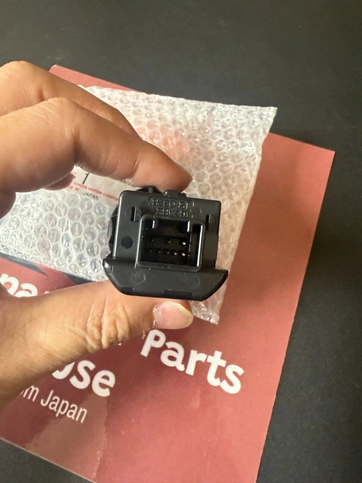 Genuine TOYOTA OEM LEXUS Push Start Stop Engine Button Switch 89611-11012 Foto 2 de 4