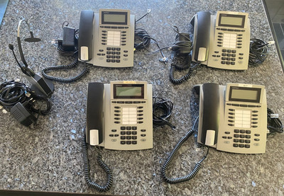4 x AGFEO Systemtelefone silber 1 x ST21S0, 2 x ST40S0, 1 x ST42-Headset Netcom