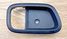 06-11 Hyundai Accent Front Right Interior Door Handle Bezel Trim 826111E001