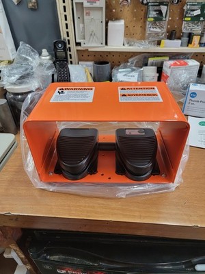 SSC DF200-DG General Purpose Foot Switch 125V AC in Guard. NEW