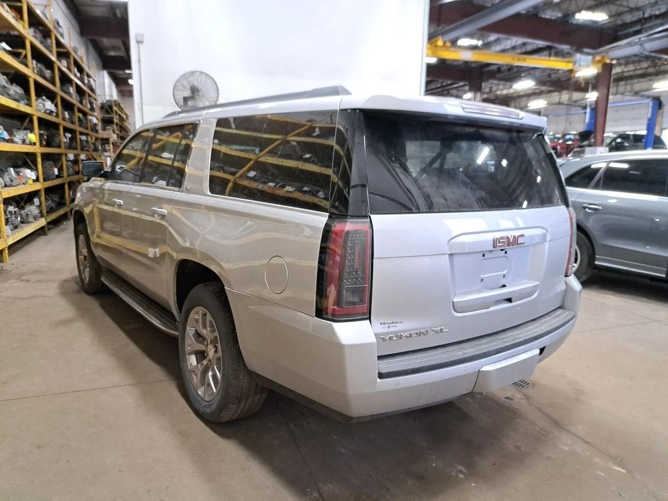 Cilindro maestro de freno 2015 Yukon XL 1500 SKU#4171950 Foto 2 de 4