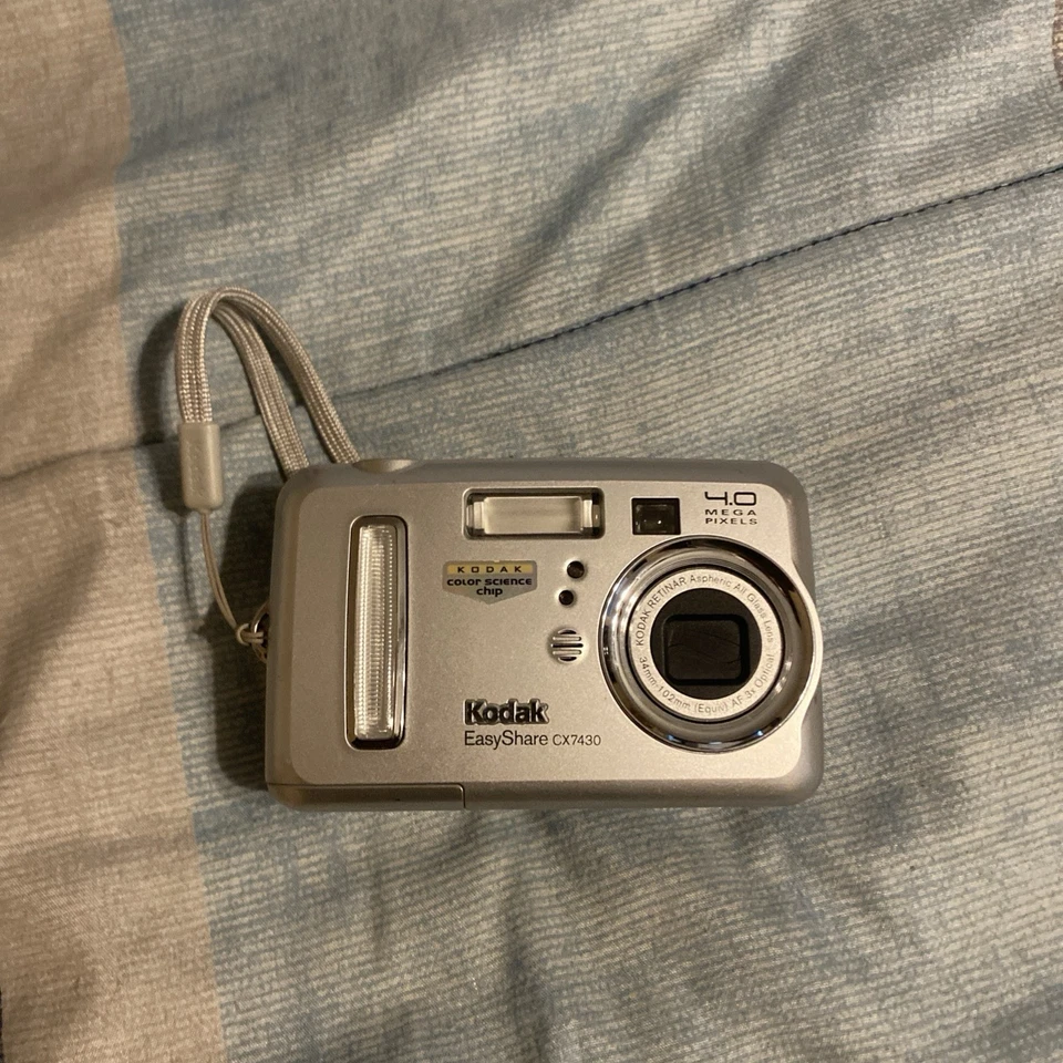 Kodak EasyShare CX7430 4.0MP Digital Camera Silver Untested No Battery - Image 4 of 4