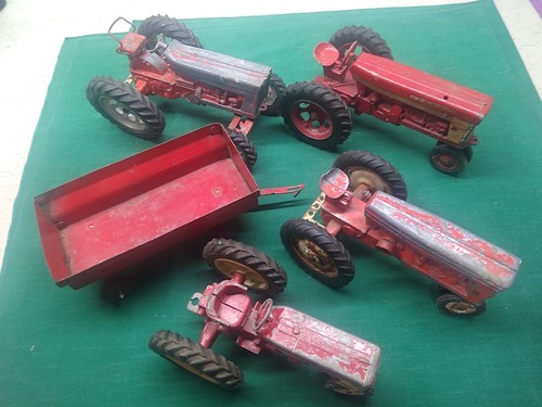 IH International Lot Of 5 1:16 Farm Tractors & Wagon For PARTS and Restoration - Picture 2 of 19