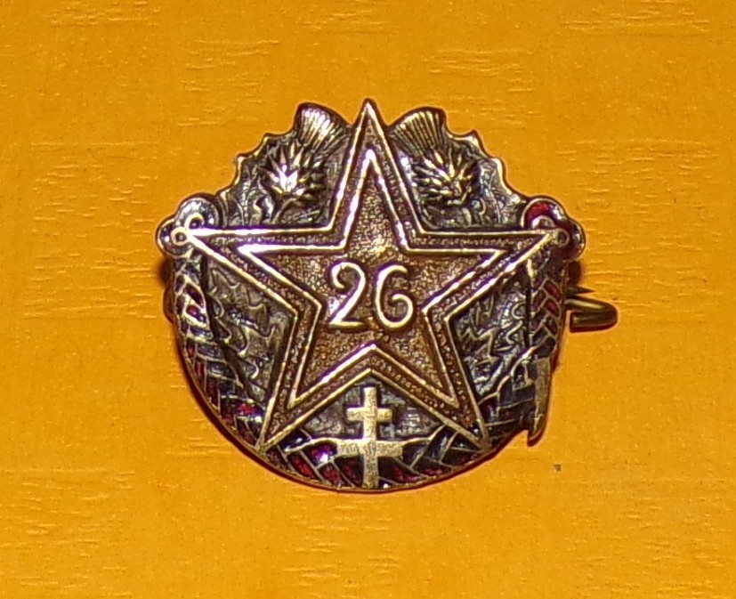 26° Régiment d’Infanterie, argenté, étoile et 26 doré fins ,étoile brochant sur