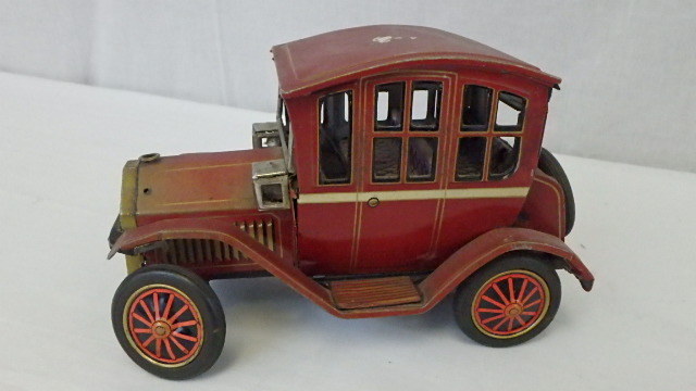 VINTAGE TRADE MARK Y OF JAPAN GRANDPA CAR BATTERY OPERATED TIN TOY