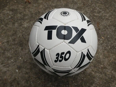 Fussball TOX 350 light Gr 5 Kunstleder, weiß mit schwarzem Druck Balldruckprüfer