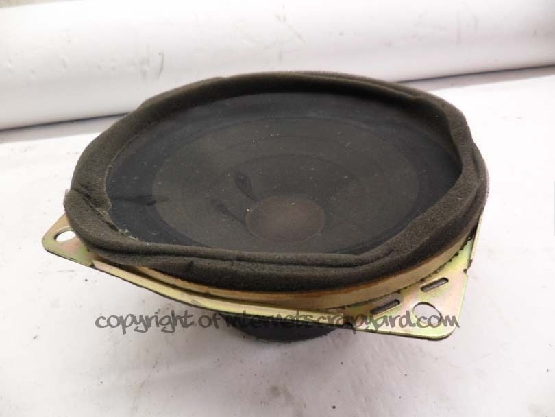 Mitsubishi Shogun Pajero 91-98 3.0 V6 SWB OSR RH rear speaker