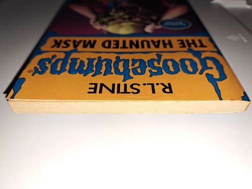 TRUE 1st Print w/MASK RARE Goosebumps #11 The Haunted Mask R. L. Stine EXCELLENT - Picture 7 of 11