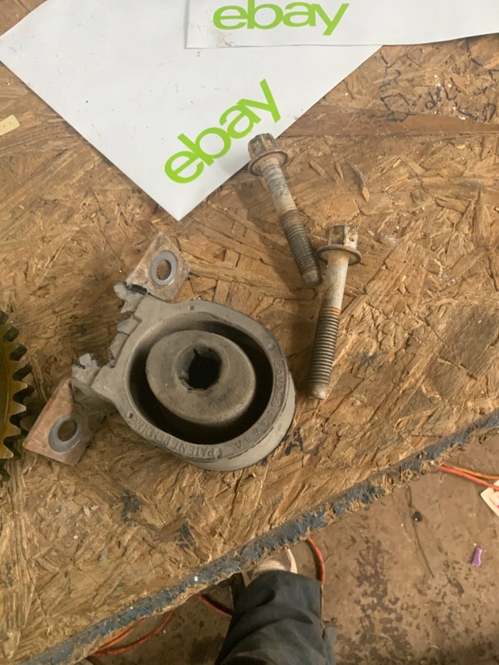 Ford Expedition 2010 silenciador de escape trasero soporte de montaje OEM Foto 2 de 2